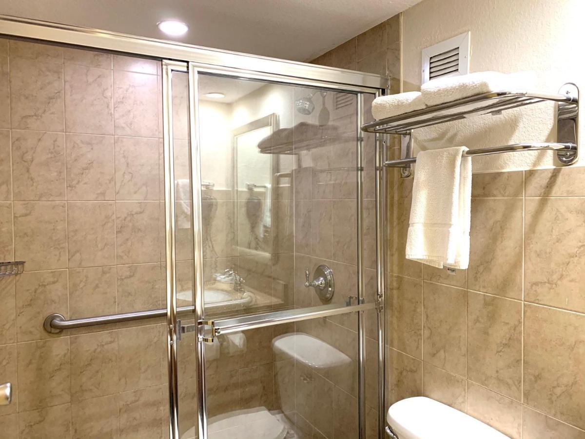 Deluxe King Room with Jacuzzi - Non-Smoking